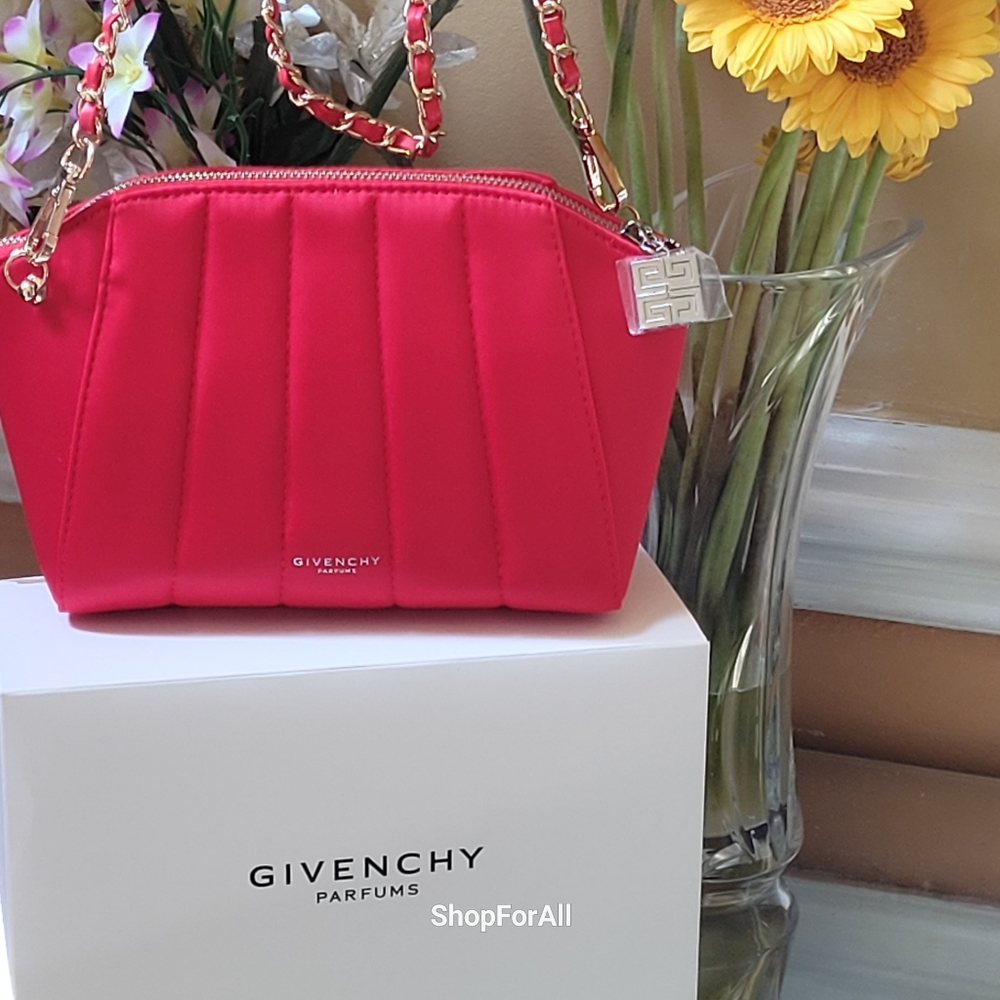 Givenchy - Picture 9 of 16